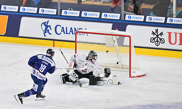 ONLINE: Sparta hraje semifinále Spengler Cupu, proti vysokoškolákům nestíhá