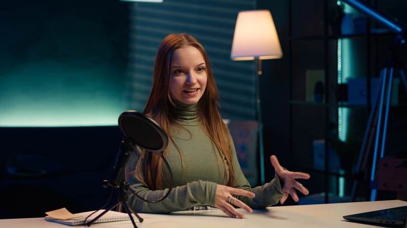 „Krásné Polky“ se zlobí: Dost bylo hrozeb z EU, chceme pryč. Zemí se šíří podivná AI videa