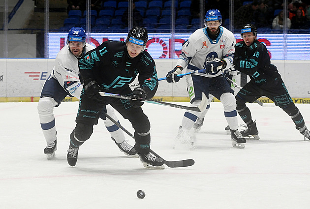 ONLINE: Pardubice vedou nad Litvínovem, Kladno otáčí proti Varům, Třinec vyhrál