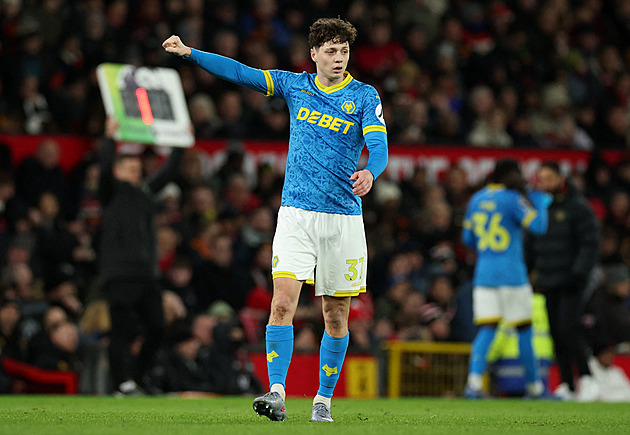 ONLINE: Arsenal vede nad Aston Villou, Krejčí vyrovnal na Manchesteru