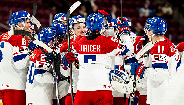 ONLINE: Česko - Lotyšsko 2:1. K Poletínovi se rychle přidal Jiříček a junioři otáčí skóre