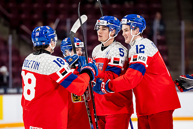 Česko - Lotyšsko 4:2. Junioři se v závěru báli o výhru, na soupeře v play off čekají