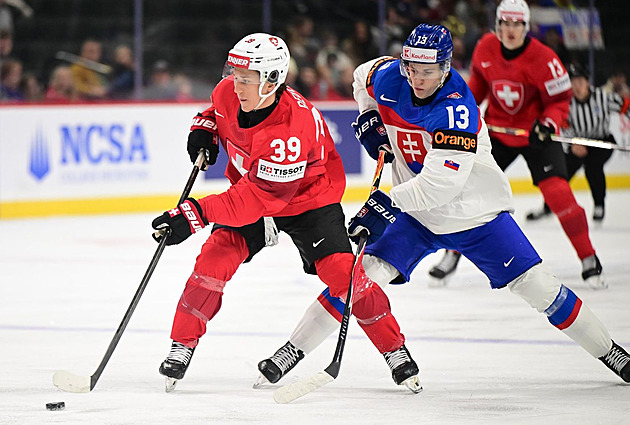 Švýcarští junioři udolali Slováky, z prvních míst postupují Švédsko a Kanada