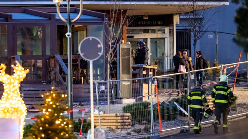 Exploze ve švýcarském lyžařském středisku si vyžádala desítky mrtvých. Tragédii zachytily záběry