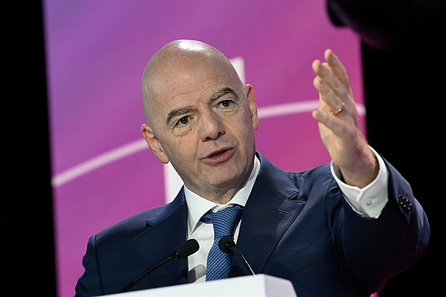 FIFA připravuje revoluci v ofsajdech. Infantino chce ofenzivnější fotbal