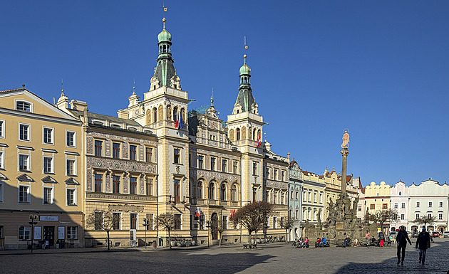 Radní Pardubic se pohádali o platy v městských vodárnách, šéf bere 86 tisíc