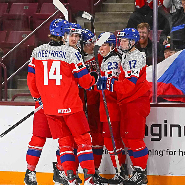 ONLINE: Česko - Švýcarsko 5:2. Junioři navyšují náskok na tři góly, skóruje Klíma