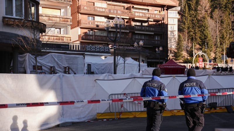 EXKLUZIVNĚ: Při požáru baru ve Švýcarsku byl zraněn Čech. Policie identifikovala první oběti