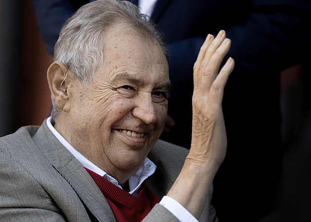 Rusko je agresor, Ukrajině pomáhejme, řekl Zeman. Zastal se ministra Zůny