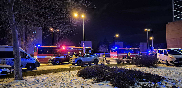 Útočník v Hradci Králové použil obušek a sekáček, policie útočníka obvinila