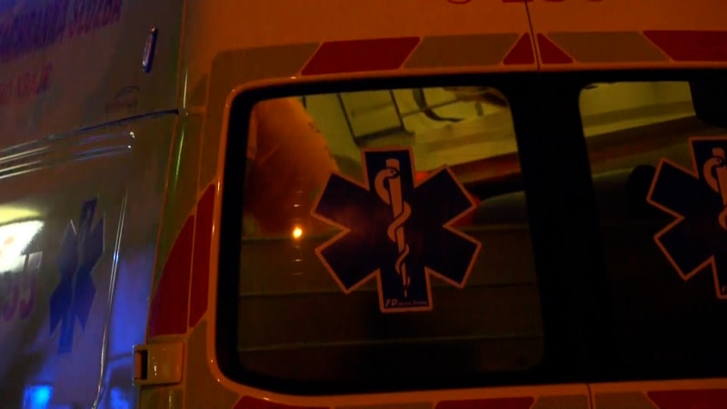 Arogantní řidič v Ostravě blokoval spěchající sanitku. Nepochopitelné chování ukazuje video