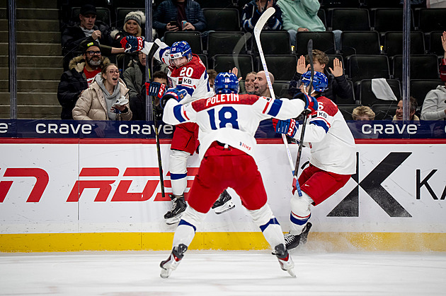 ONLINE: Česko - Kanada 4:3. Junioři jsou dál aktivní, na soupeři si vykoledovali faul
