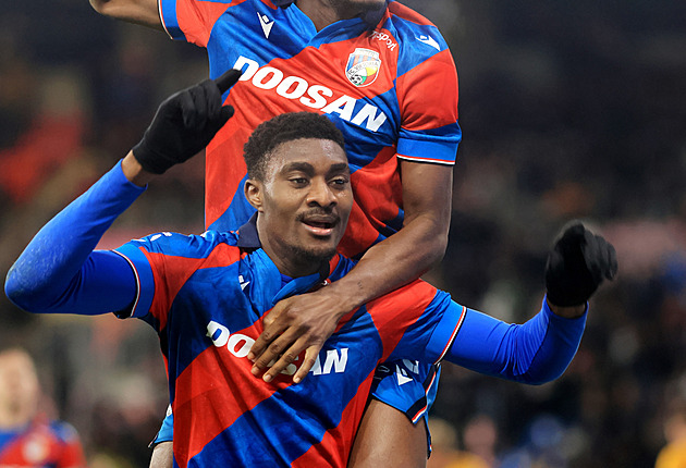 Fotbalové přestupy ONLINE: Durosinmi má nabídku z Itálie, Sojka se vrací do Plzně