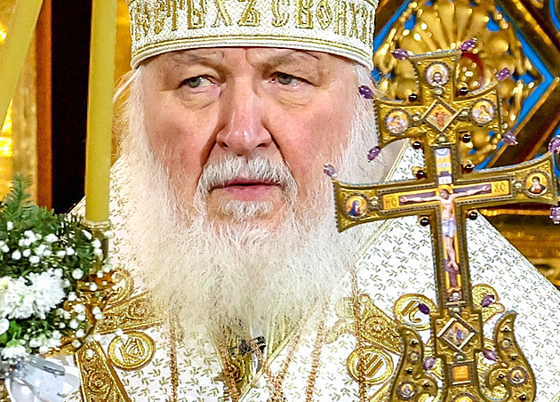 Po Kirillově boku stojí už 50 let tajemná žena. Navzdory církevním pravidlům