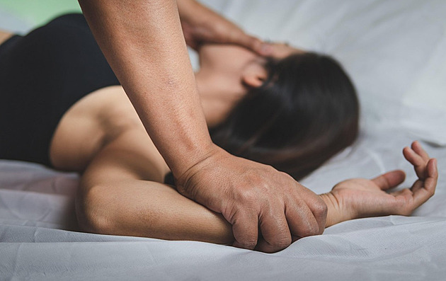 Oběti domácího násilí mají podobná poškození mozku jako sportovci, zjistila studie