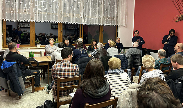 Hloupostí připravil obec o miliony, viní starostu. Zůstane i s plným platem