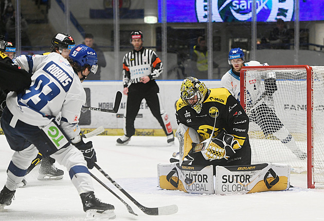 ONLINE: Litvínov srovnal s Kladnem. Pak šlágr Sparty s Pardubicemi