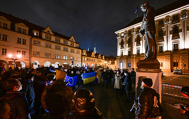 „Ministerstvo zahraničí není kořist.“ Před úřadem se protestovalo proti reorganizaci