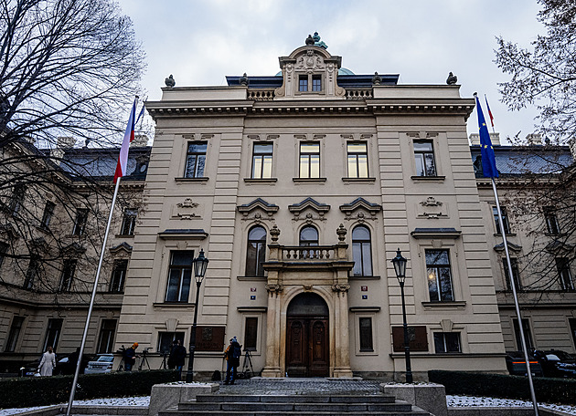 Před Úřadem vlády už nevisí vlajka Ukrajiny