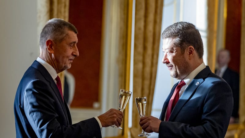 „Na vládě oceňuji vzájemný respekt“: Opozice si utahuje z Babiše kvůli Okamurovi a Leyenové