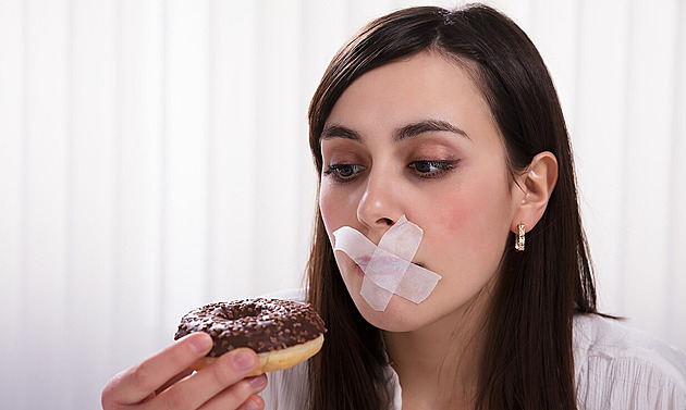 Pomoc, honí mě mlsná! Co znamenají chutě na sladké a jak s nimi naložit