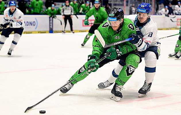 ONLINE: Brno jde proti Litvínovu do vedení, vyhrávají i Vary. Hradec čelí Pardubicím