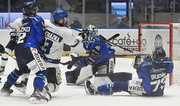 ONLINE: Kladno ničí Vítkovice, Vary v derby opět vedou. Třinec předčil Spartu