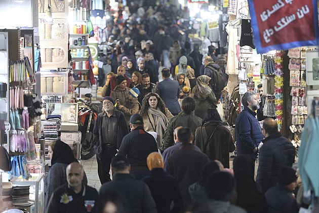 Íránský zlom. Jak největší spojenci bazaristé hodili ajatolláhy přes palubu