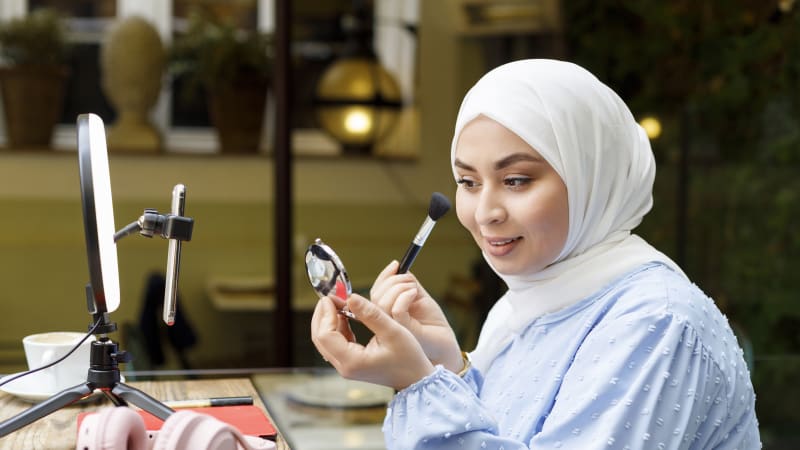 Syrské úřady zakázaly ženám make-up. Podle jakého zákona? ptají se naštvaní lidé