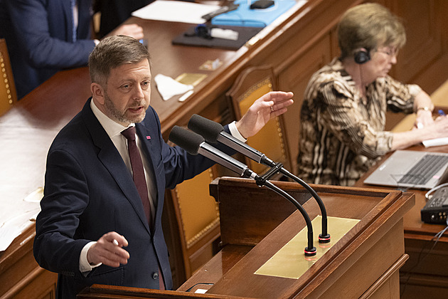 Zařazujete vyšší rychlostní stupeň při ohýbání pravidel, vytkl vládě Rakušan