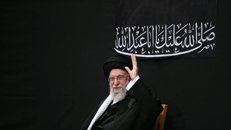 Chameneí je po smrti a jeho tělo leží v troskách, zní z Izraele. Trump mluví o úžasném úspěchu