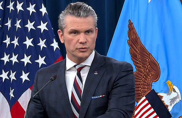 Írán se pokusil zabít Trumpa, ale zničujícím způsobem vítězíme, prohlásil Hegseth