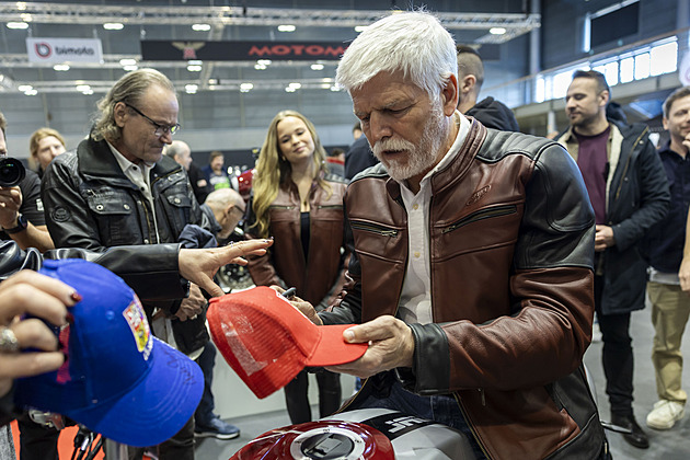 Prezident na Motosalonu: vyzkoušel čtyřkolku i novou bundu Jawy