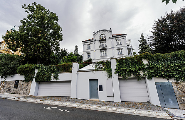 Obchod za čtvrt miliardy. Vila podnikatele Dejčmara na Vinohradech se prodala