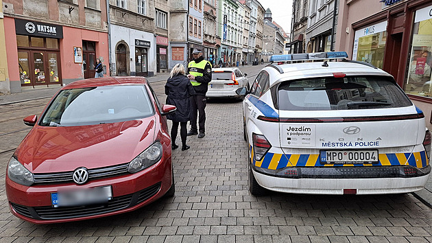 Stroj na pokuty. V ulici olomouckého centra letos napočítali už osm stovek přestupků