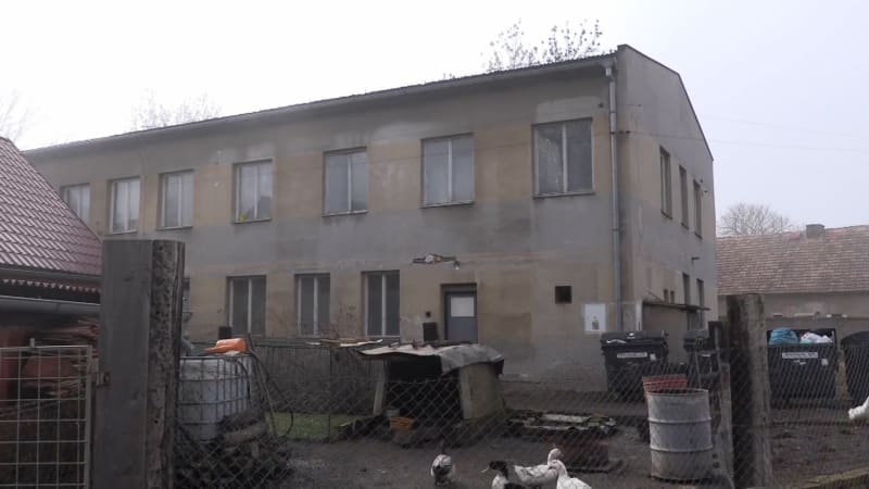 Spor o ubytovnu v Drahomyšli: Majitelé inzerují pokoje, místní uvažují o stěhování