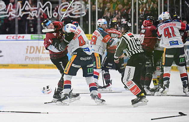 Střet mocných, zase nenápadný Třinec. Jak vypadá extraligové semifinále? A co čekat?