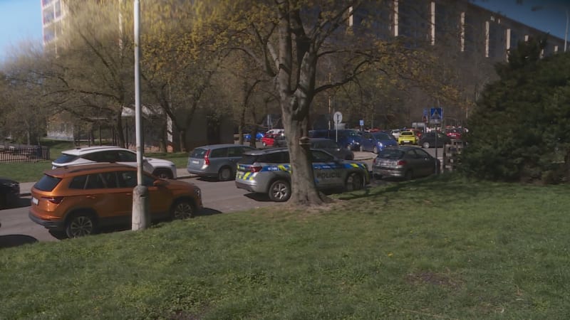 Podrobnosti brutálního útoku na pražském sídlišti: Agresor se mstil, stav oběti se nelepší