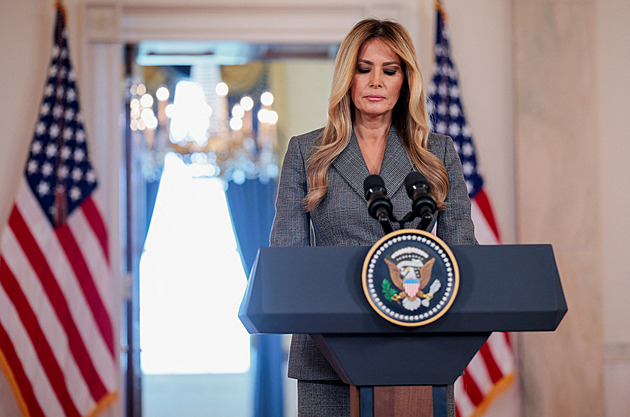Nikdy jsem se s Epsteinem nepřátelila, hájí se Melania Trumpová. Svolala na to tiskovku