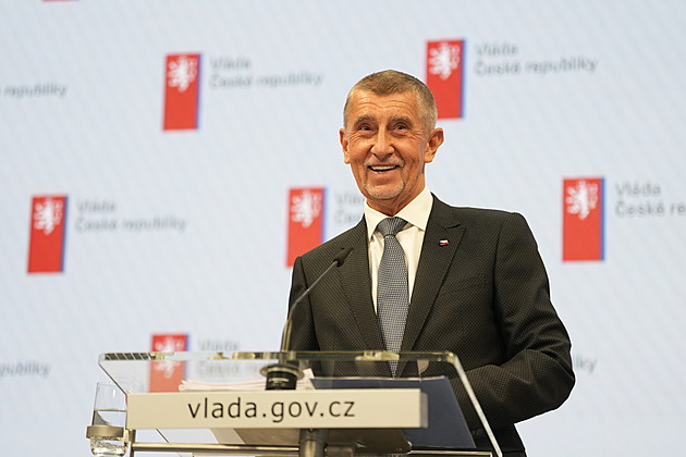 Držíme ceny pohonných hmot na nízké úrovni, řekl Babiš. Zákon je umožní regulovat