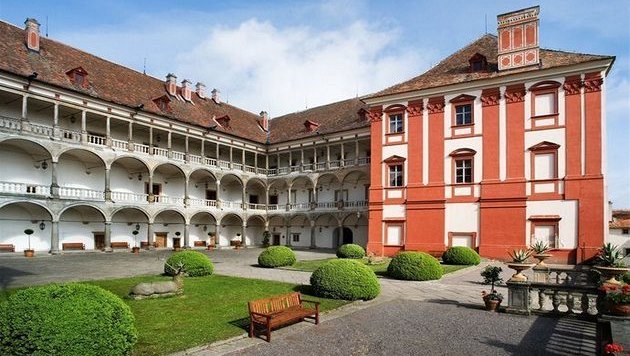 Ignorovaly se důkazy, řekl ÚS a vrátil spor Colloredů o lesy u Třebechovic na začátek