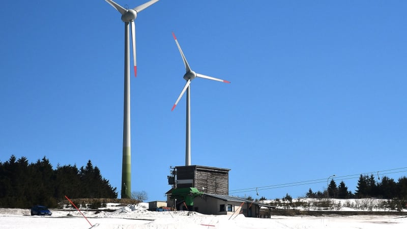 Turek: Zmenšili jsme zóny pro větrníky, na vzdálenost si počkejme. Výmysly, namítá Hladík