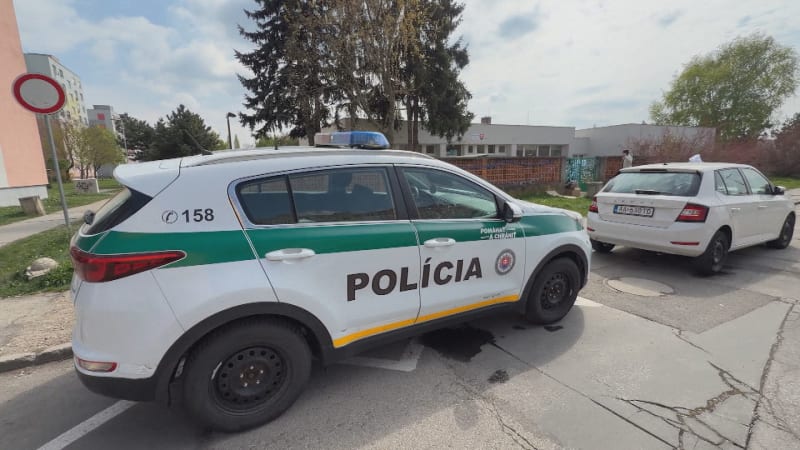 Děti se ve školce pobodaly injekcemi: Slovenská kriminálka vyšetřuje matku dvojčat