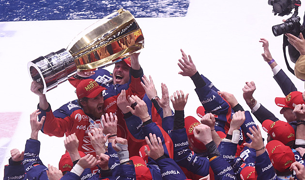 Třinec - Pardubice 4:5P. Dynamo slaví po 14 letech titul, prodloužení rozhodl Červenka