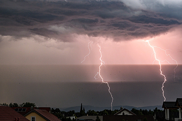 Bouřky nebudou. Bouřky budou! Meteorologové změnili předpověď