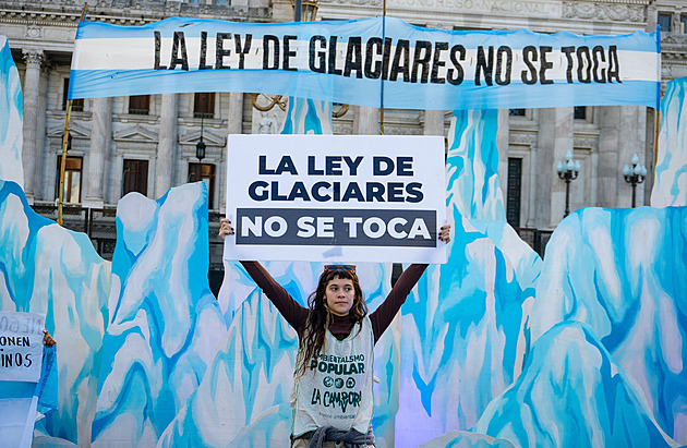 Protiústavní, soudí ekologové v Argentině reformu o ledovcích. Milei ji hájí