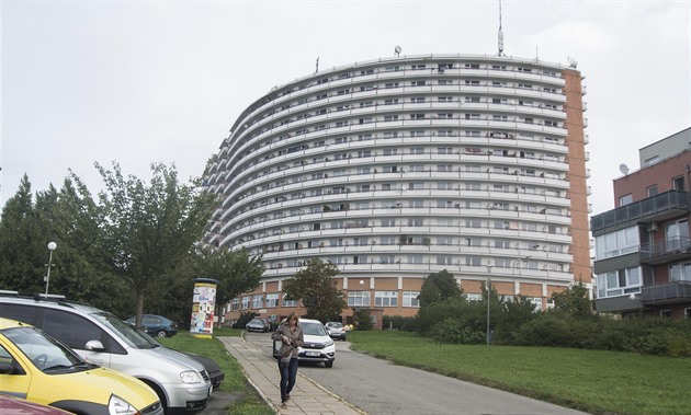 Zlín zpřísnil parkování dodávek na svém největším sídlišti. Zákaz budí vášně