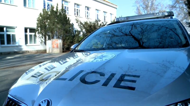 Srážka kamionu s osobním autem v Ústí nad Labem. Dva lidé skončili v nemocnici