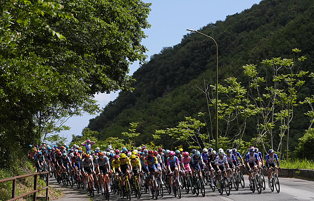 Nebuďte jako on! Cyklisty na Giru nepochopitelně ohrožoval „fanoušek“