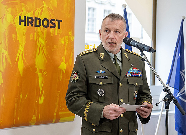 Budoucí náčelník generálního štábu Hlaváč představuje priority poslancům